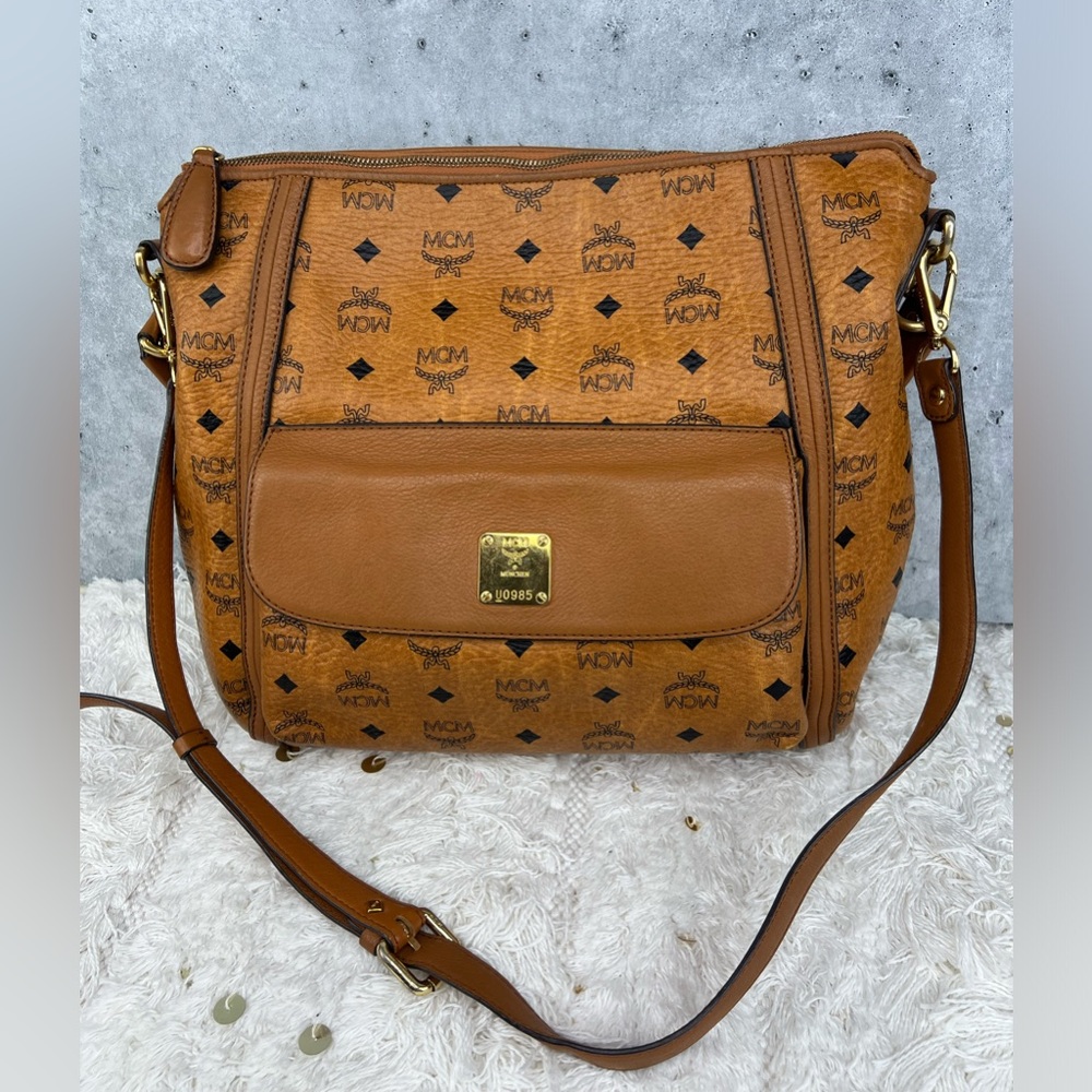 🌵MCM Cognac Hobo bag , 3 way- can be an arm, shoulder or sling bag.🌵